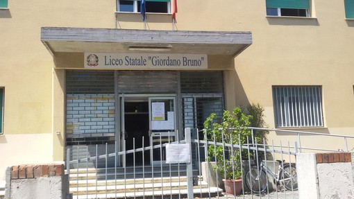 Albenga, troppi positivi al Covid tra studenti e docenti: il Liceo &quot;Giordano Bruno&quot; in Dad dal 20 dicembre