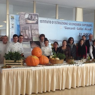 Il Comune di Ranzo con gli alunni dell’Alberghiero di Alassio promuove “l’officina del gusto” a OliOliva 2012