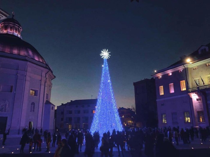 Loano accende il Natale (FOTO e VIDEO)