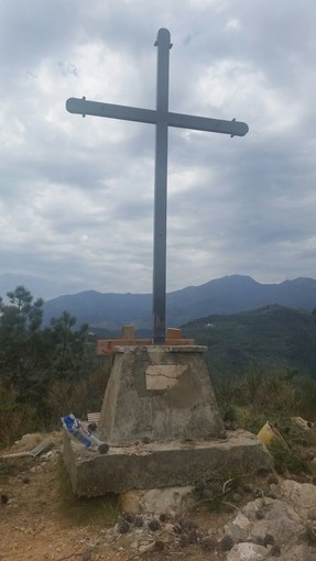 Grande festa per la benedizione della croce di Gorra a Finale Ligure Grande festa per la benedizione della croce di Gorra a Finale Ligure