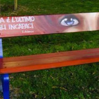 Una panchina per Loredana Colucci e contro la violenza sulle donne ad Albenga e Castellana Grotte