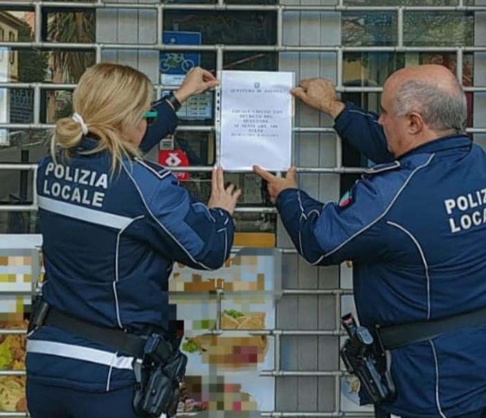 Disturbo alla quiete pubblica e presenza di pregiudicati: sospesa la licenza ad una pizzeria/kebab di Albenga Disturbo alla quiete pubblica e presenza di pregiudicati: sospesa la licenza ad una pizzeria/kebab di Albenga