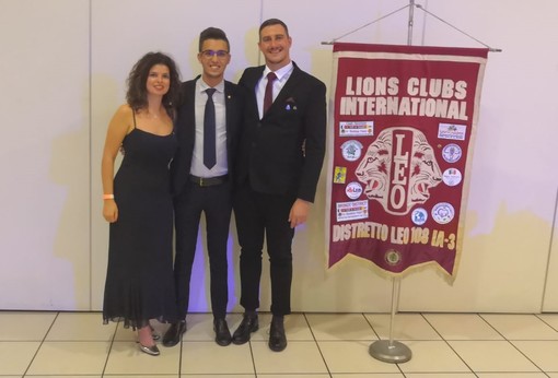 Chiara Aprosio (vice presidente Distretto Leo 108 Ia3), Filippo Robaldo (presidente Leo Club Valbormida) e Giuseppe Cirillo (presidente Distretto Leo 108 Ia3) Chiara Aprosio (vice presidente Distretto Leo 108 Ia3), Filippo Robaldo (presidente Leo Club Valbormida) e Giuseppe Cirillo (presidente Distretto Leo 108 Ia3)