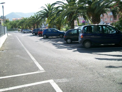 A Loano nuovi parcheggi per scooter e invalidi