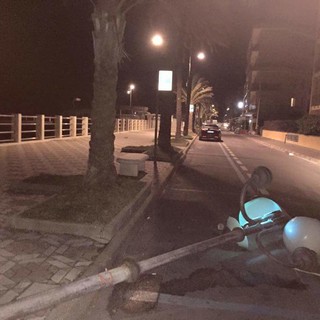 Diversi i danni causati dal vento, nottata di interventi dei Vigili del Fuoco Diversi i danni causati dal vento, nottata di interventi dei Vigili del Fuoco