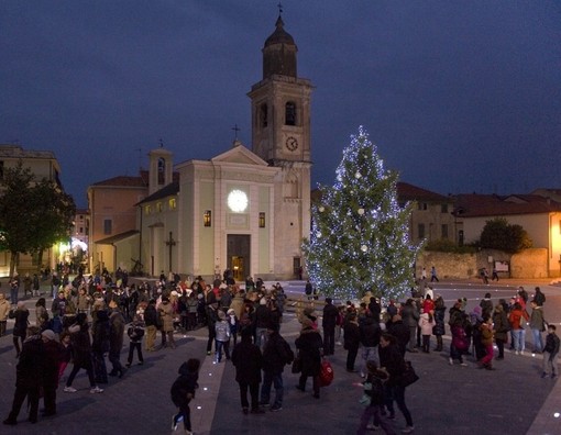 Loano, sabato 30 dicembre la presentazione del libro “Teorema del primo bacio” Loano, sabato 30 dicembre la presentazione del libro “Teorema del primo bacio”