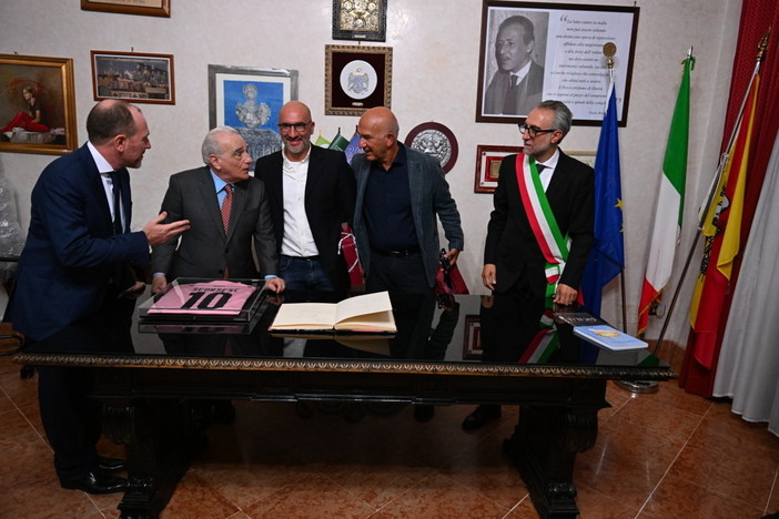 Un invito a Savona e Quiliano e una scatola di amaretti: i savonesi Carlino e Pastore a colloquio con Martin Scorsese Un invito a Savona e Quiliano e una scatola di amaretti: i savonesi Carlino e Pastore a colloquio con Martin Scorsese