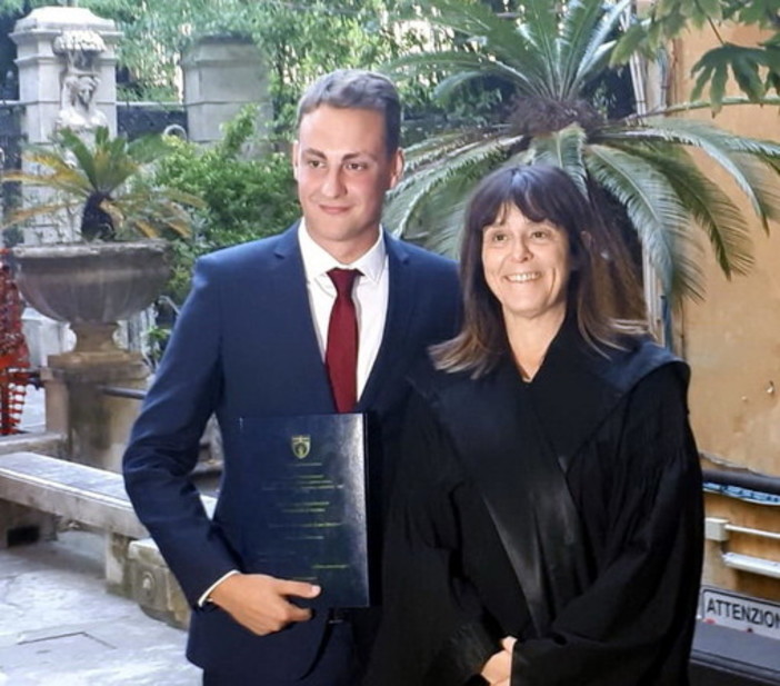 Genova: il 'nostro' Lorenzo Bonsignorio laureato in 'Informazione e Editoria' sul 'caso Morenews' Genova: il 'nostro' Lorenzo Bonsignorio laureato in 'Informazione e Editoria' sul 'caso Morenews'