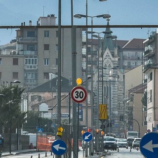 Restyling via Nizza, proseguono i lavori: da metà agosto fino a novembre interventi a Zinola e in Corso Svizzera