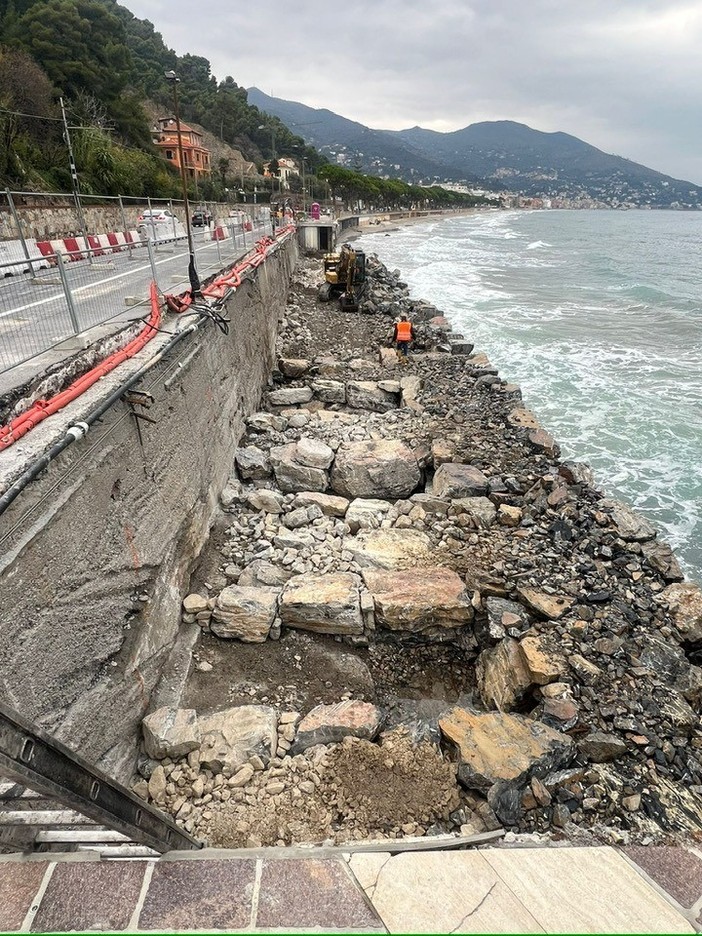 Stop ai cantieri per le feste: via il semaforo sull’Aurelia tra Alassio e Laigueglia Stop ai cantieri per le feste: via il semaforo sull’Aurelia tra Alassio e Laigueglia