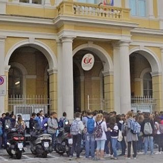 Primi risultati delle maturità al liceo Chiabrera dove non mancano i 100 e lode