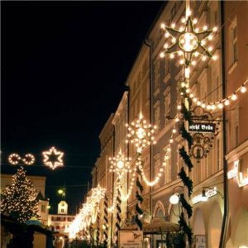Albenga: domani entrano nel vivo le celebrazioni del Natale 2010 Albenga: domani entrano nel vivo le celebrazioni del Natale 2010