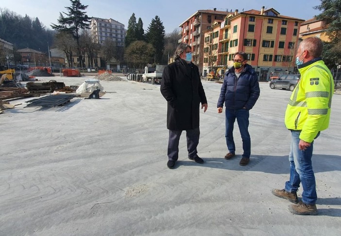 Cairo, il consigliere regionale Vaccarezza in visita a due cantieri della città Cairo, il consigliere regionale Vaccarezza in visita a due cantieri della città