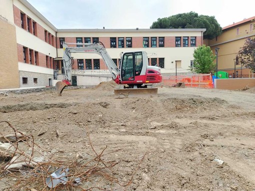 Riqualificazione dei giardini delle scuole di Celle: il Comune concede una proroga di 45 giorni per il fine lavori