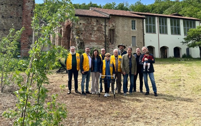Tre nuovi alberi per il convento francescano di Cairo M.tte: a donarli il Lions Club Val Bormida Tre nuovi alberi per il convento francescano di Cairo M.tte: a donarli il Lions Club Val Bormida