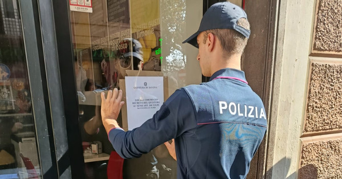 Lite per le slot tra due donne, poi la colluttazione: il Questore sospende la licenza di un bar per sette giorni Lite per le slot tra due donne, poi la colluttazione: il Questore sospende la licenza di un bar per sette giorni