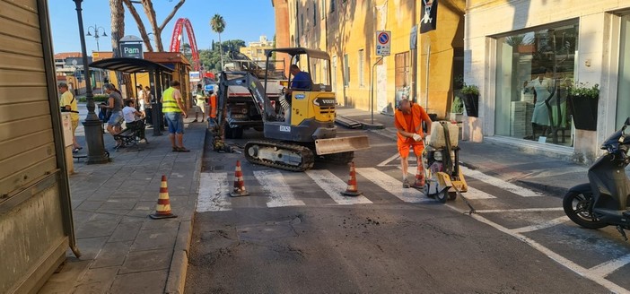 Albenga, task force su buche e marciapiedi. Il sindaco Tomatis: "Interventi mirati"