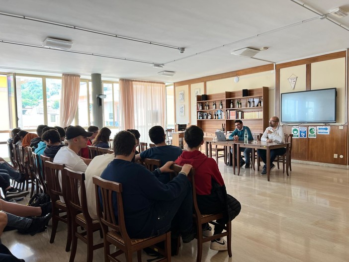 Alassio, all'istituto Alberghiero Giancardi una lezione di giornalismo con Savonanews (FOTO)