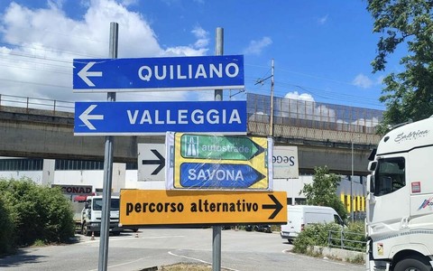 Caos lavori sulla strada di scorrimento, i sindaci di Savona, Vado e Quiliano: "L'attuale gravissima crisi viabilistica non è adeguatamente gestita ed affrontata dalla Provincia"