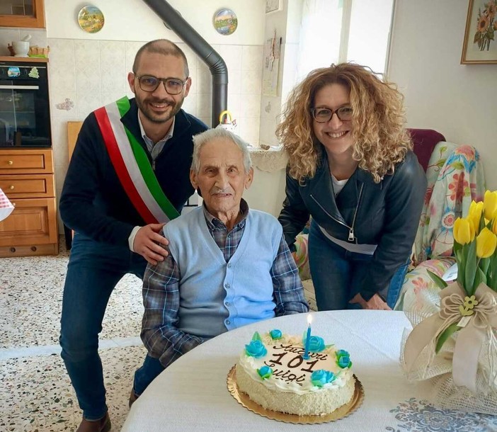 Millesimo in festa: Luigi Delbuono spegne 101 candeline Millesimo in festa: Luigi Delbuono spegne 101 candeline