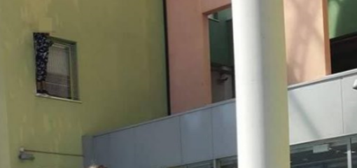 Albenga, minaccia di buttarsi dalla finestra chiedendo indietro i soldi sequestrati per spaccio Albenga, minaccia di buttarsi dalla finestra chiedendo indietro i soldi sequestrati per spaccio