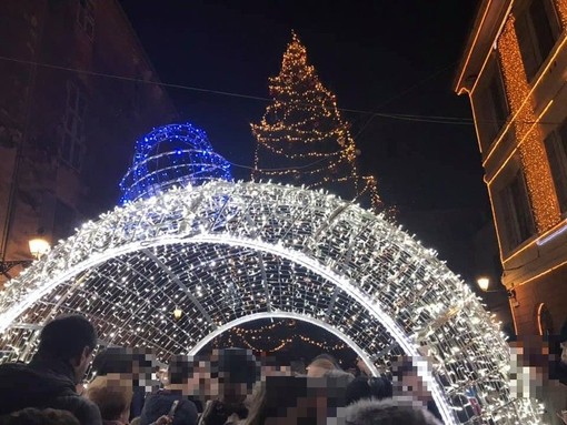 Ad Albenga arriva il Natale in anticipo: da questa sera luminarie accese in tutta la città