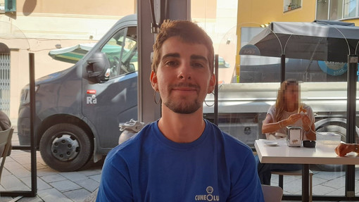 "Il bus ha iniziato ad andare piano poi lo schianto". Il racconto del maturando sul pullman