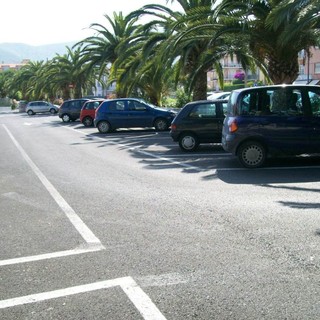 A Loano nuovi parcheggi per scooter e invalidi