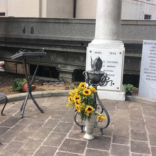 Danneggiamento lapide del Cimitero di Zinola, Franco Astengo: "Atto vandalico da condannare"