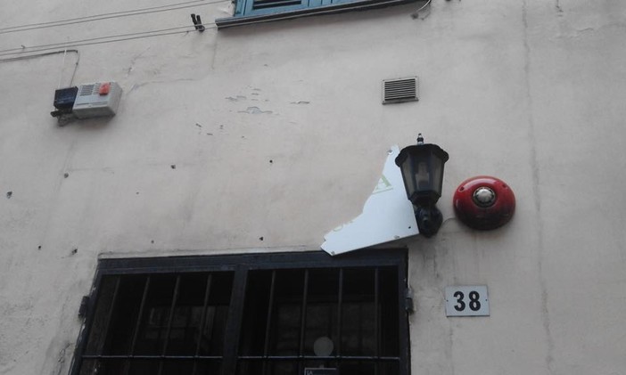 Vandalizzata la sede della Lega Nord a Albenga, il segretario Guarnieri:"Non ci spaventate"