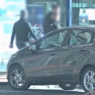 Albenga, erano specializzati nel furto degli incassi delle slot machine: due stranieri arrestati dai carabinieri, un terzo è ricercato