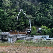 Cairo, proseguono i lavori al ponte dei Chinelli: iniziato il getto dei muri d’ala