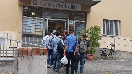 Il Liceo Giordano Bruno propone la seconda edizione di "Albenga in Lingua" Il Liceo Giordano Bruno propone la seconda edizione di "Albenga in Lingua"