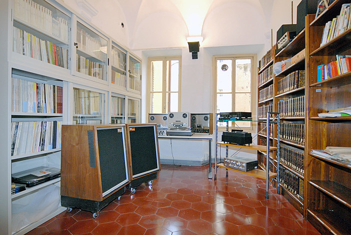 Biblioteca "Barrili" di Savona: nuova postazione di prestito e restituzione libri in modalità "take away"
