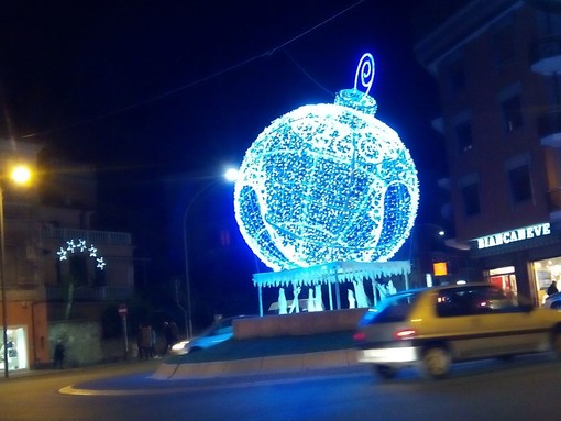 Loano accende le sue luci di Natale Loano accende le sue luci di Natale