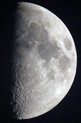 Giornata dell'osservazione della luna, il 28 ottobre anche a Savona si alzano gli occhi al cielo Giornata dell'osservazione della luna, il 28 ottobre anche a Savona si alzano gli occhi al cielo