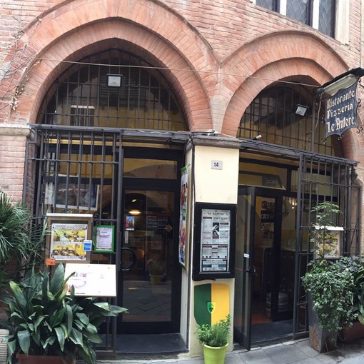 Albenga, furto nella pizzeria "Le Anfore": rubati generi alimentari