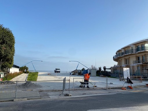 Spotorno, procedono i lavori sulla terrazza a mare: a fine aprile la consegna dell’opera conclusa Spotorno, procedono i lavori sulla terrazza a mare: a fine aprile la consegna dell’opera conclusa