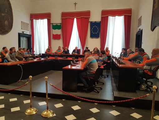 Albenga: Cangiano chiama il Prefetto, l'incontro con i lavoratori LaerH sarà entro questa settimana (VIDEO) Albenga: Cangiano chiama il Prefetto, l'incontro con i lavoratori LaerH sarà entro questa settimana (VIDEO)
