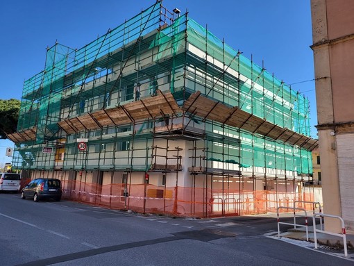 La scuola Don Peluffo durante i lavori La scuola Don Peluffo durante i lavori