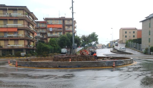 Savona, iniziati i lavori per la ciclopedonale tra il Campus e la stazione: dureranno tre mesi Savona, iniziati i lavori per la ciclopedonale tra il Campus e la stazione: dureranno tre mesi