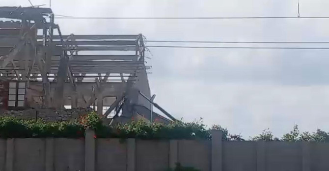 Un mezzo al lavoro all'interno delle aree ex Rodriquez Un mezzo al lavoro all'interno delle aree ex Rodriquez