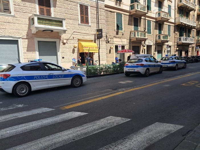 Savona, lite in via XX Settembre: accertamenti della polizia locale Savona, lite in via XX Settembre: accertamenti della polizia locale