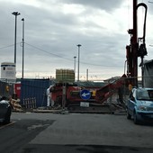 Savona, lavori di messa in sicurezza del Rio Molinero, tranciato un cavo elettrico