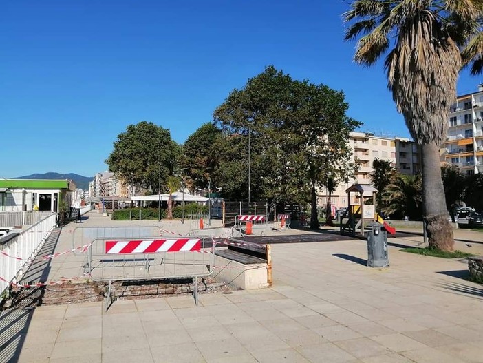 Savona, prosegue la manutenzione fronte mare dei giardini di san Michele alle Fornaci