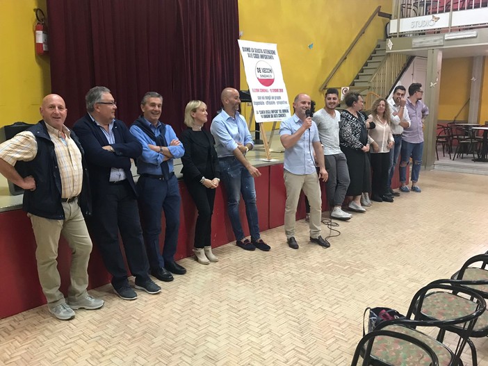 Comunali Carcare, De Vecchi chiude la campagna elettorale (FOTO) Comunali Carcare, De Vecchi chiude la campagna elettorale (FOTO)