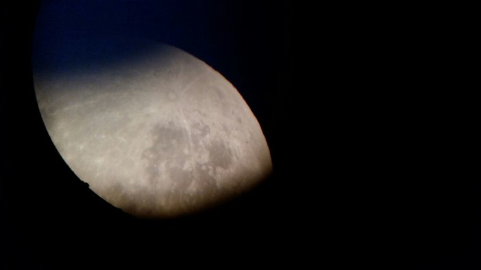 In attesa del prossimo 28 luglio ecco alcune foto dell'eclissi di luna di ieri