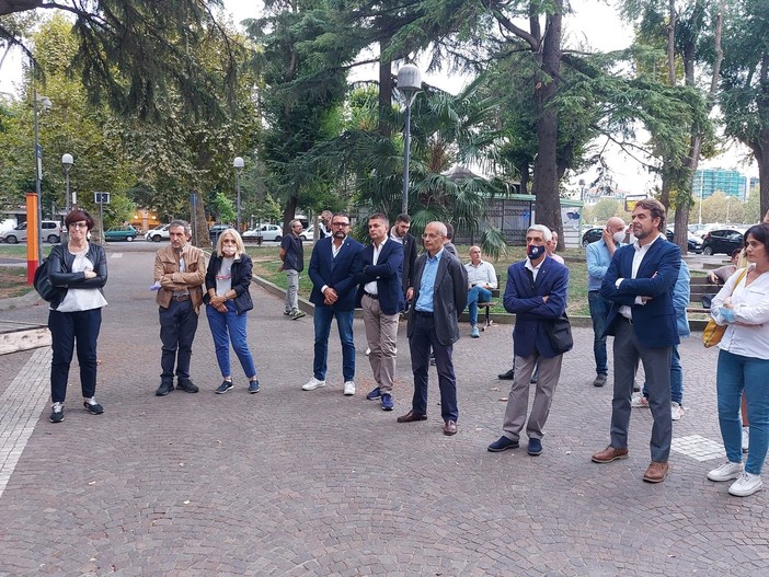 Savona 2021, Rixi punzecchia il fuori uscito Arecco e l’assessore leghista Levrero: “Di gente che ci utilizza come autobus non ne abbiamo bisogno” Savona 2021, Rixi punzecchia il fuori uscito Arecco e l’assessore leghista Levrero: “Di gente che ci utilizza come autobus non ne abbiamo bisogno”