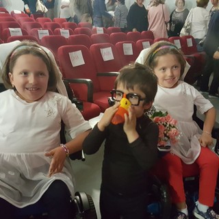 Valleggia: uno spettacolo per Lara e Gaia, raccolti oltre 3mila euro per la SMA