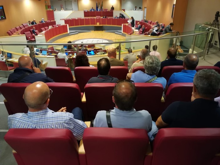 Bombardier, i lavoratori sbarcano in Consiglio Regionale: il 25 luglio l’incontro al Mise (FOTO) Bombardier, i lavoratori sbarcano in Consiglio Regionale: il 25 luglio l’incontro al Mise (FOTO)